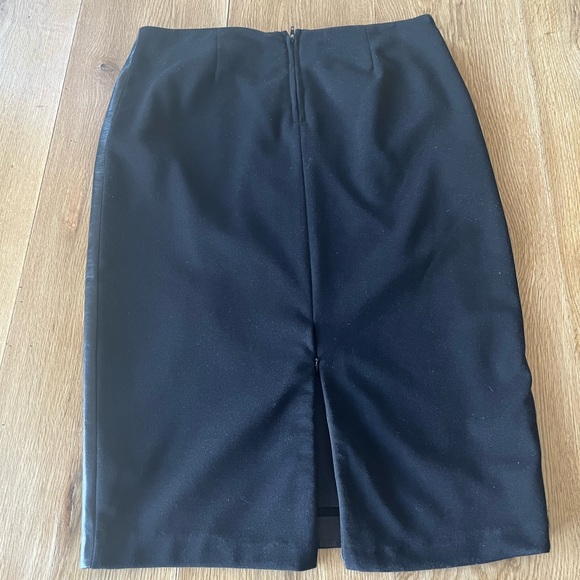 DANIER Genuine Leather Skirt - Picture 3 of 4